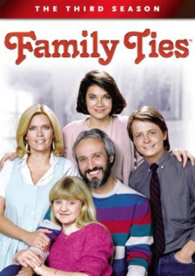  Family Ties: Una commedia divertente sulla crescita e le dinamiche familiari negli anni '80!