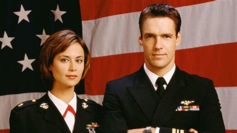 JAG: Una serie TV che esplora il mondo della giustizia militare con un pizzico di romanticismo!