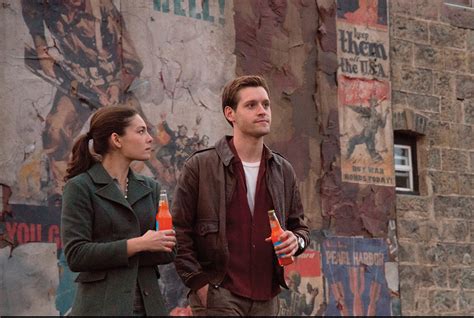  The Man in the High Castle : Una distopia ipnotica con un cast stellare che esplora le conseguenze di un mondo alternativo!